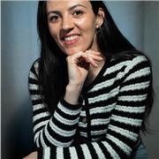 Vécue à Madrid durant 3 années, mariée à un espagnol, je suis bilingue.
J'ai des expériences dans l'enseignement